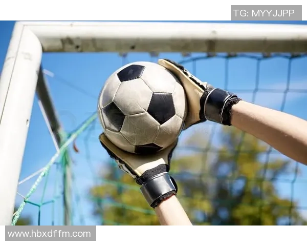 戴手套的足球巨星场上风采与传奇故事全景揭秘